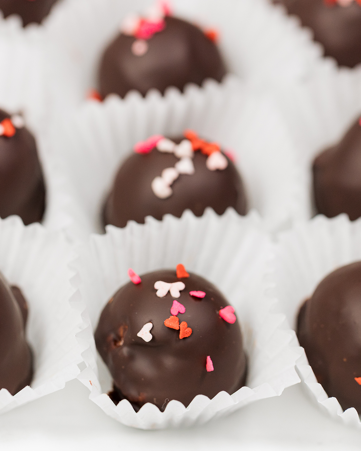 Holiday Cookie and Wine Pairing Sheet 3 wines + 3 cookies for $12